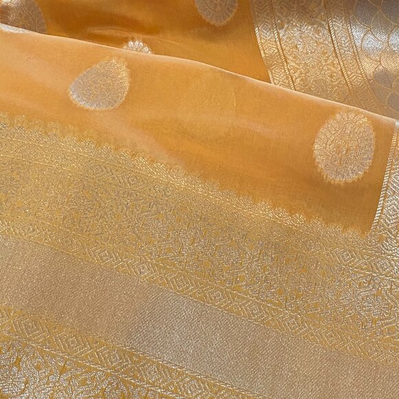 Soft Banarasi Saree in Pastel yellow with Rich Zari Border & Pallu Boutique - Picture 5 of 15